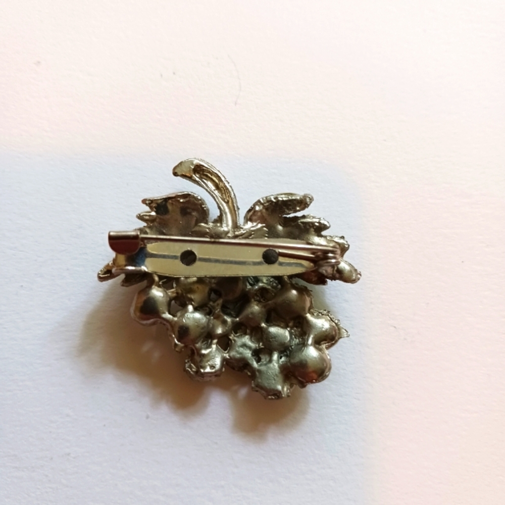 Vintage Grape Cluster Brooch - Picture 3 of 4